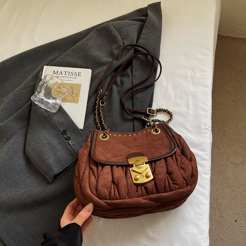 Autumn retro contrasting color shoulder armpit bag 2025 new fashion portable messenger bag denim lock pleated bag
Autumn retro contrasting color shoulder armpit bag 2025 new fashion portable messenger bag denim lock pleated bag