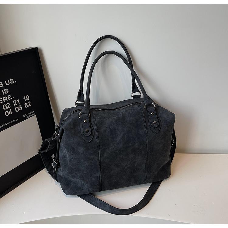 Вместительная ретро сумка-тоут через плечо 2025 новая модная универсальная сумка-мессенджер для поездок, ручная, подмышечная, дорожная сумка чёрный
Вместительная ретро сумка-тоут через плечо 2025 новая модная универсальная сумка-мессенджер для поездок, ручная, подмышечная, дорожная сумка чёрный