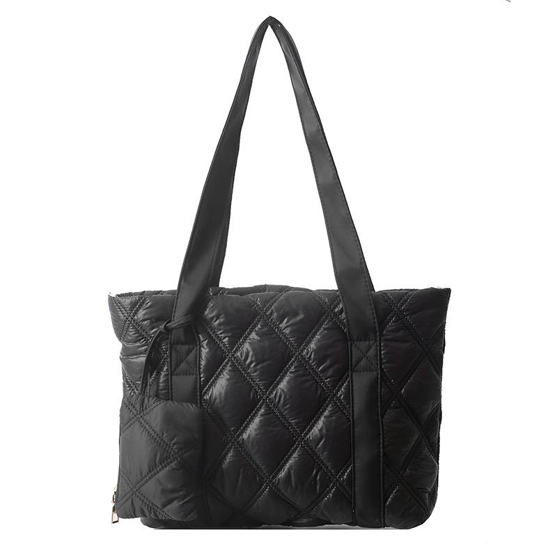 Нишевый дизайн универсальная сумка большой вместимости пуховая сумка-тоут женская 2025 зимняя мода дорожная сумка на плечо чёрный
Нишевый дизайн универсальная сумка большой вместимости пуховая сумка-тоут женская 2025 зимняя мода дорожная сумка на плечо чёрный
