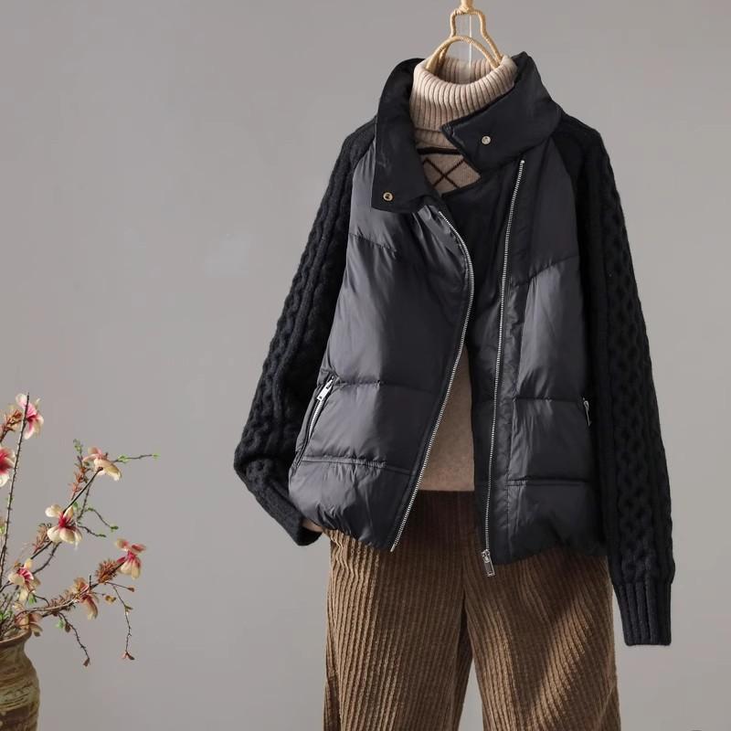 Knitted sleeve splicing down jacket women s 2025 winter fashion short stand-up collar oblique zipper warm small jacket tide L чорний
Knitted sleeve splicing down jacket women s 2025 winter fashion short stand-up collar oblique zipper warm small jacket tide L чорний