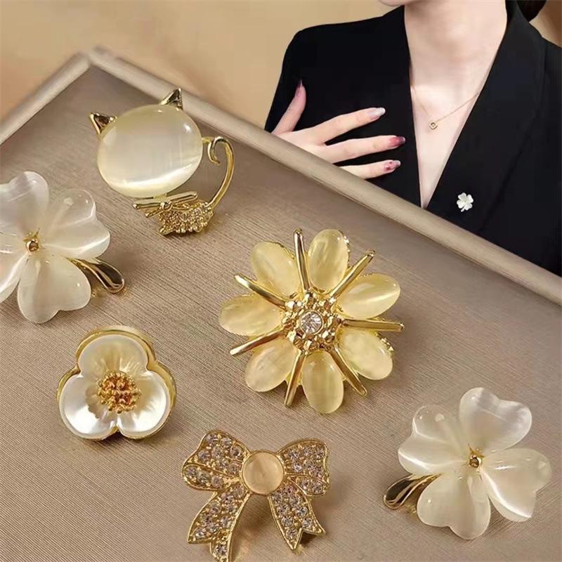 Korean Cute Cat s Eye Flower Rhinestone Heart Brooch - Personality Anti-Exposure Pin
Korean Cute Cat s Eye Flower Rhinestone Heart Brooch - Personality Anti-Exposure Pin