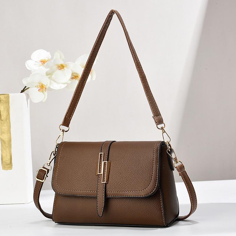 Shoulder bag Textured glossy messenger bag Korean version of women s bag Simple and versatile 22.5*10*15
Shoulder bag Textured glossy messenger bag Korean version of women s bag Simple and versatile 22.5*10*15