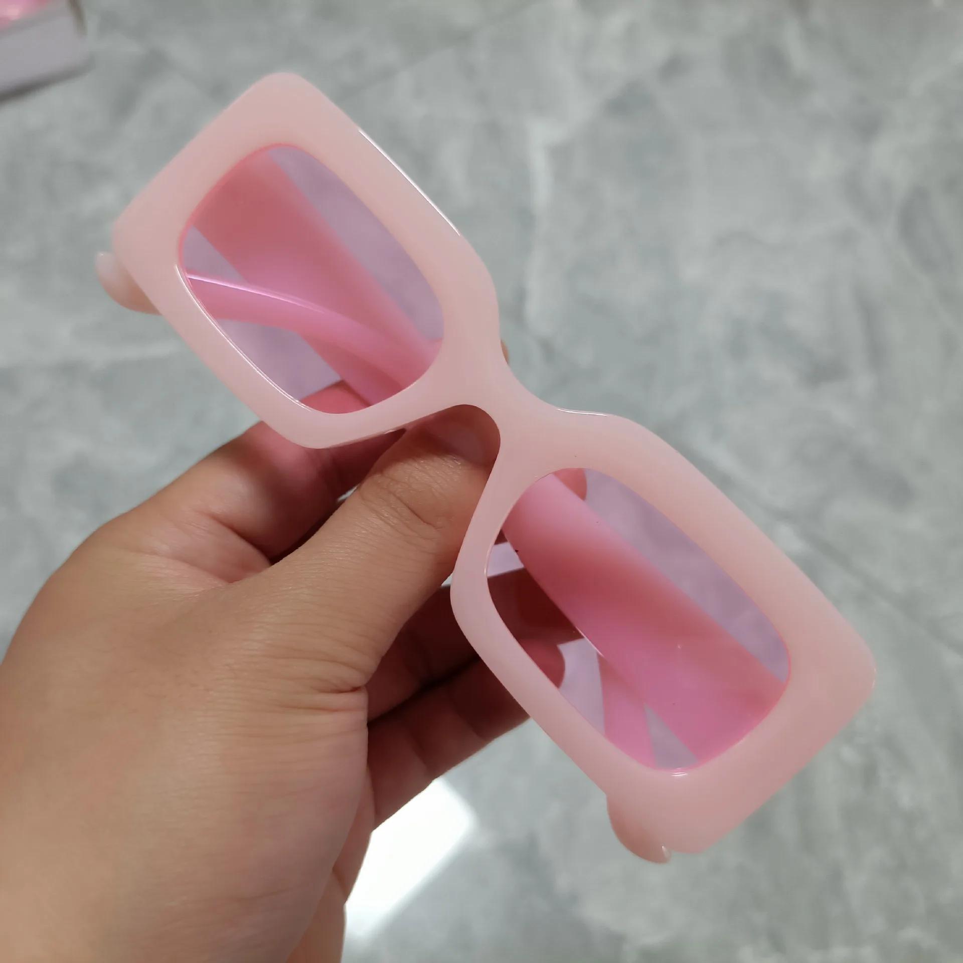 Latest Style Square Frame Sun Glasses For All Genders UV-proof Sun Glasses Eye Glasses For Ladies Outdoor Travel Goggle Eye Production Sun Shades
Latest Style Square Frame Sun Glasses For All Genders UV-proof Sun Glasses Eye Glasses For Ladies Outdoor Travel Goggle Eye Production Sun Shades