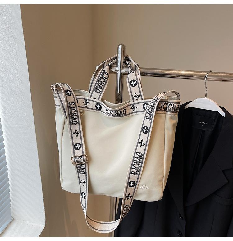 Трендовый цвет плечевой ремень сумка через плечо женская 2025 новая большая вместимость сумка-тоут студенческая для занятий ручная кроссбоди One size
Трендовый цвет плечевой ремень сумка через плечо женская 2025 новая большая вместимость сумка-тоут студенческая для занятий ручная кроссбоди One size