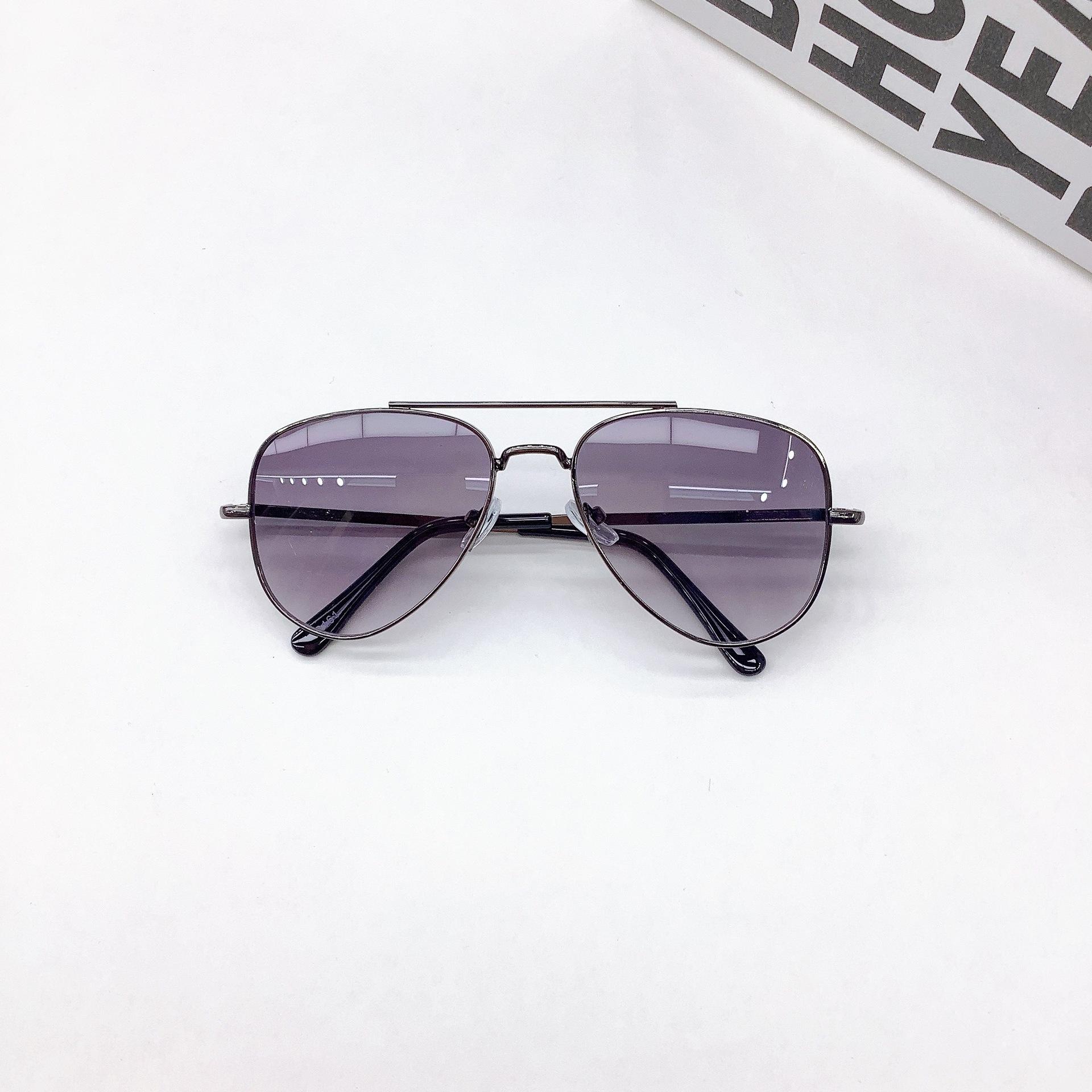 New Children s Outdoor Sunshade, Boys Girls Sunglasses For Summer Sunscreen And UV Protection, Baby Glasses сірий
New Children s Outdoor Sunshade, Boys Girls Sunglasses For Summer Sunscreen And UV Protection, Baby Glasses сірий