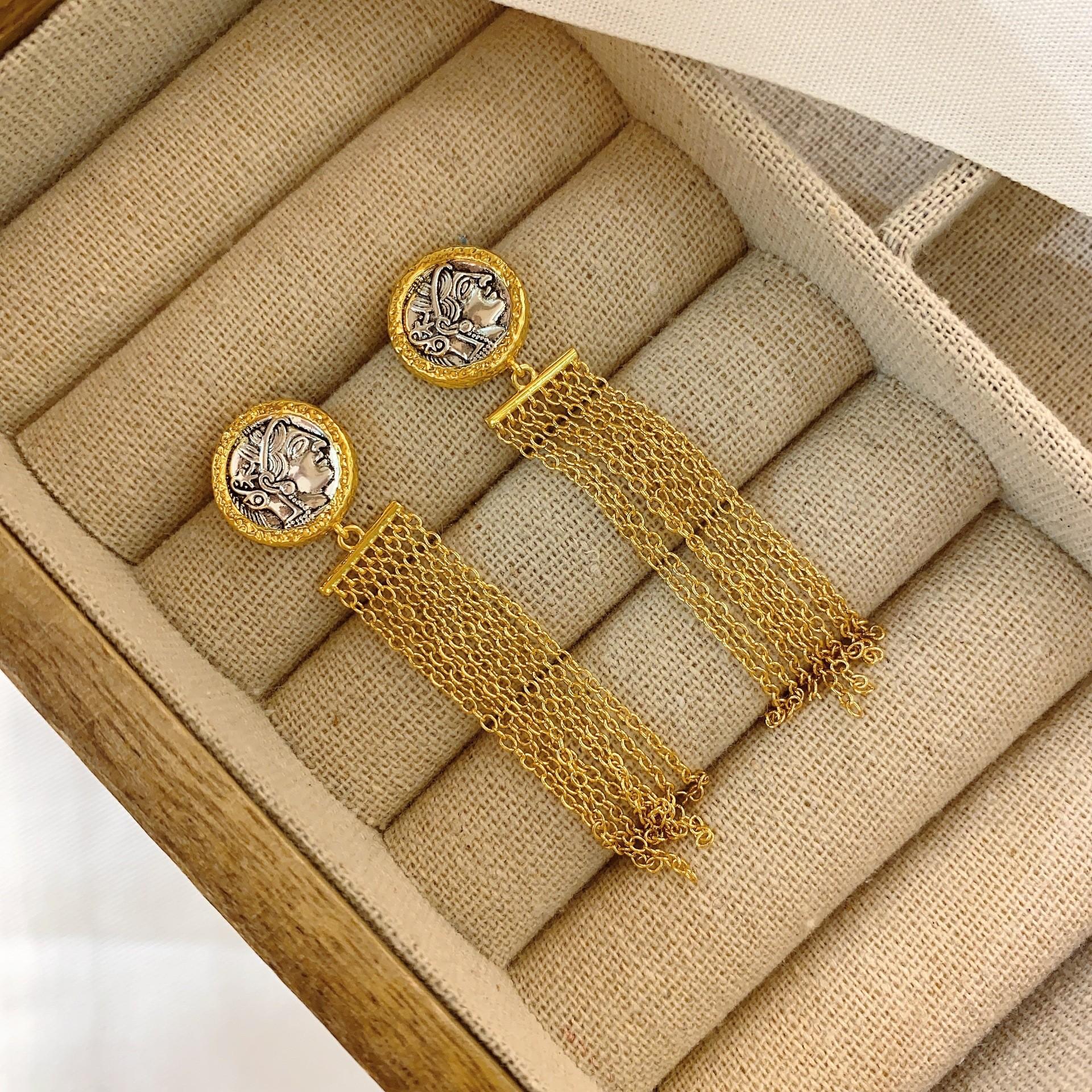 Винтажные французские гонконгские серьги в стиле Light Luxury Creative Design Sense Ancient Coin Tassel French Retro Earrings Women
Винтажные французские гонконгские серьги в стиле Light Luxury Creative Design Sense Ancient Coin Tassel French Retro Earrings Women