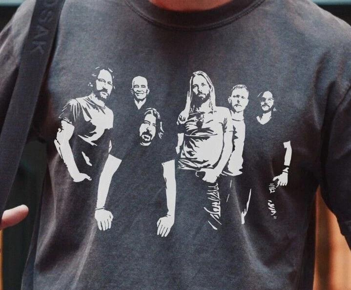Foo Fighters Rock Band T-Shirt on Vintage Black Comfort Colors 1717 Tee M
Foo Fighters Rock Band T-Shirt on Vintage Black Comfort Colors 1717 Tee M