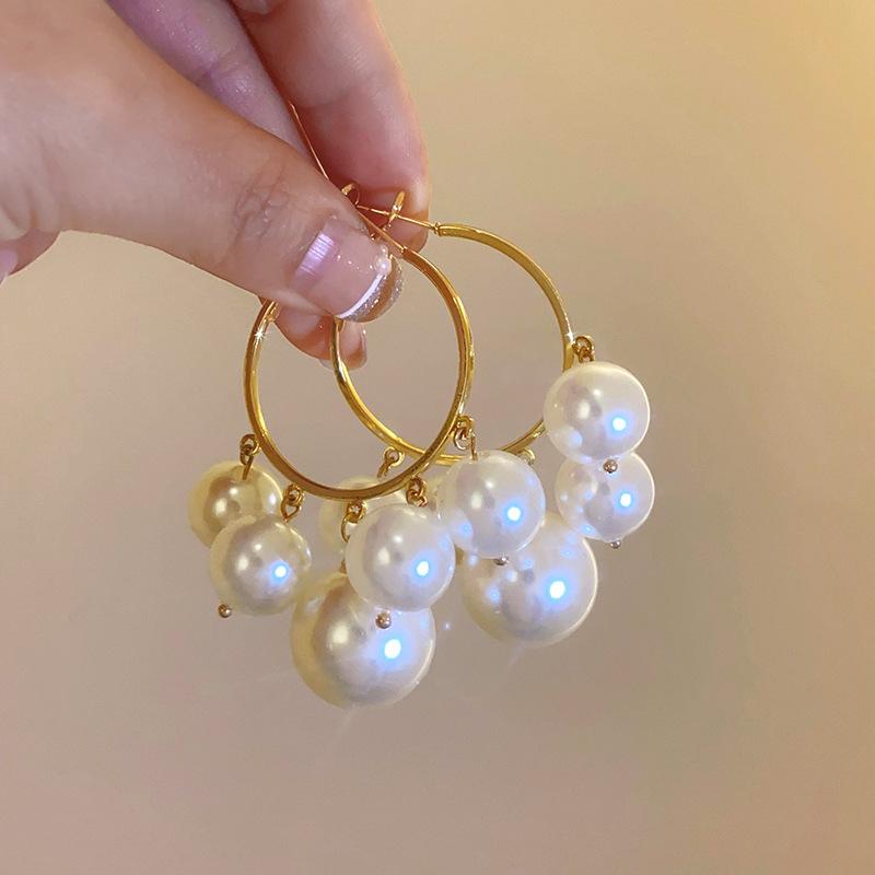 Silver needle super fairy round pearl earrings French retro temperament geometric earrings niche simple new earrings
Silver needle super fairy round pearl earrings French retro temperament geometric earrings niche simple new earrings