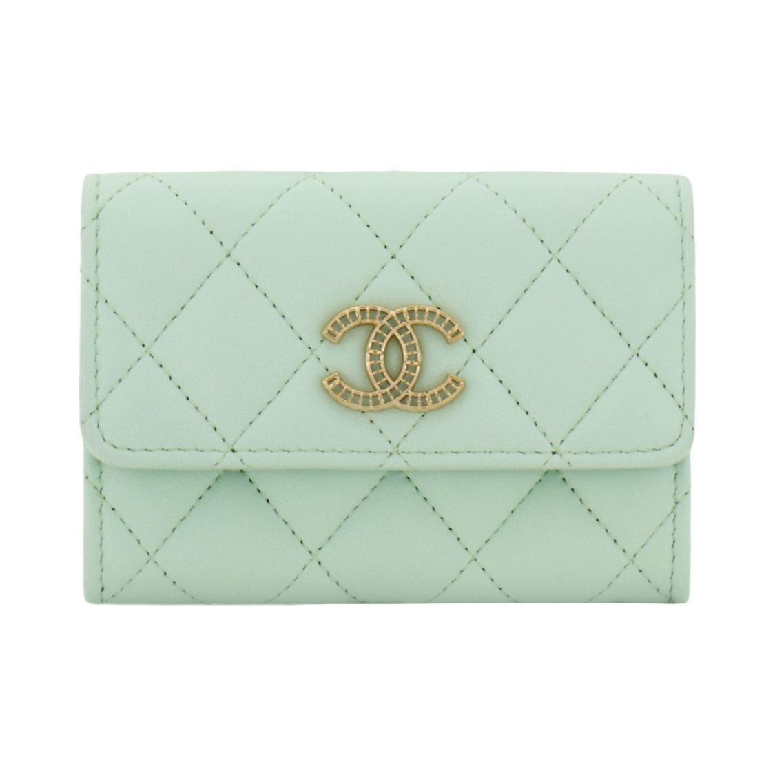Chanel Quadri-Quilted Double C Logo Handbag Women s Style Green Box(Basic Set+Box) зелений
Chanel Quadri-Quilted Double C Logo Handbag Women s Style Green Box(Basic Set+Box) зелений