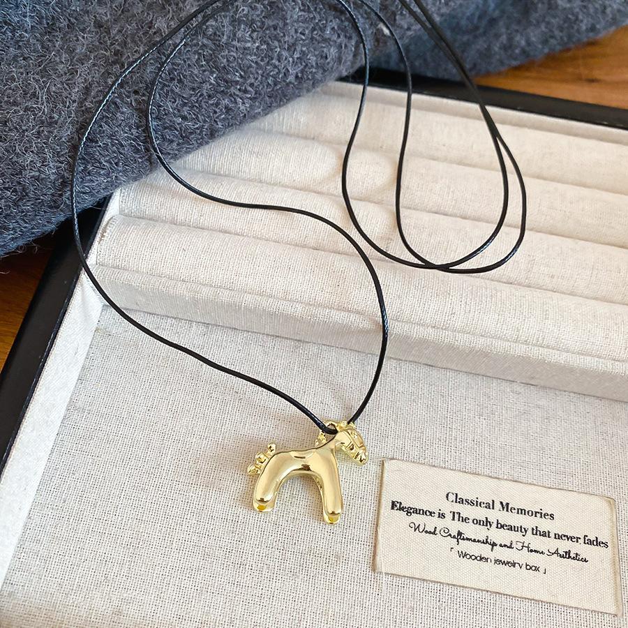 Vintage Metal Cartoon Horse Beads Strand Tassel Long Adjustable Wax Rope Chain Choker Pendant Necklaces for Women Accessroy золотой
Vintage Metal Cartoon Horse Beads Strand Tassel Long Adjustable Wax Rope Chain Choker Pendant Necklaces for Women Accessroy золотой