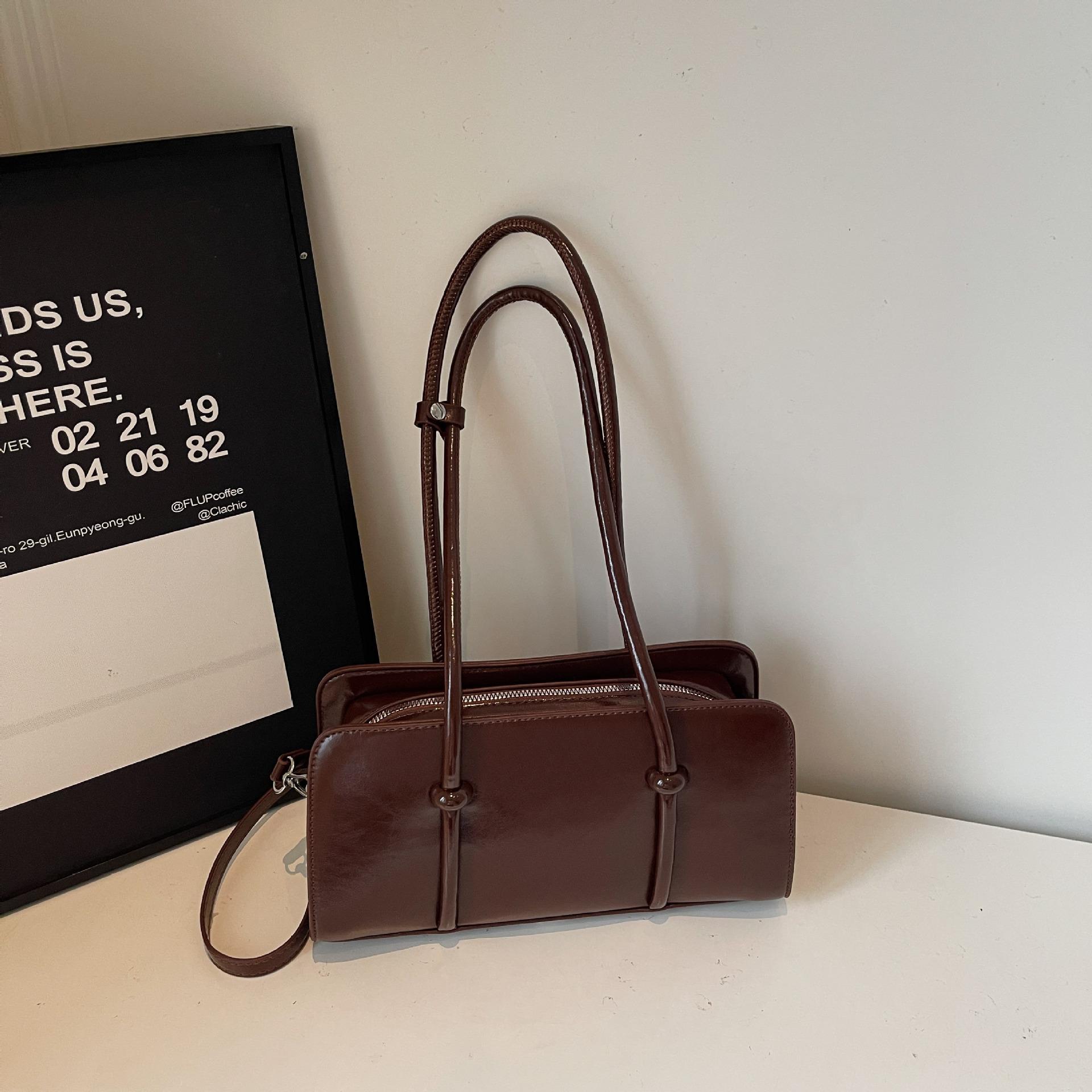 Ретро мода сумка подмышку женская 2025 осень новая высокая стоимость сумка-багет трендовая зарубежная портативная сумка на плечо
Ретро мода сумка подмышку женская 2025 осень новая высокая стоимость сумка-багет трендовая зарубежная портативная сумка на плечо