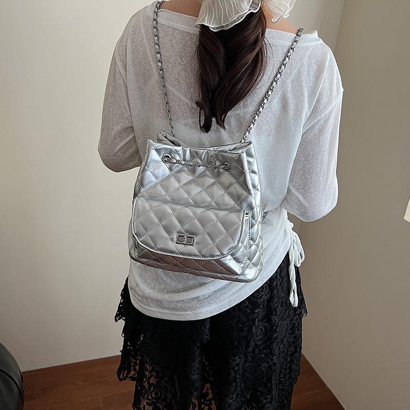 Fashion diamond chain backpack women s 2025 new small backpack casual high-end bucket bag чорний
Fashion diamond chain backpack women s 2025 new small backpack casual high-end bucket bag чорний