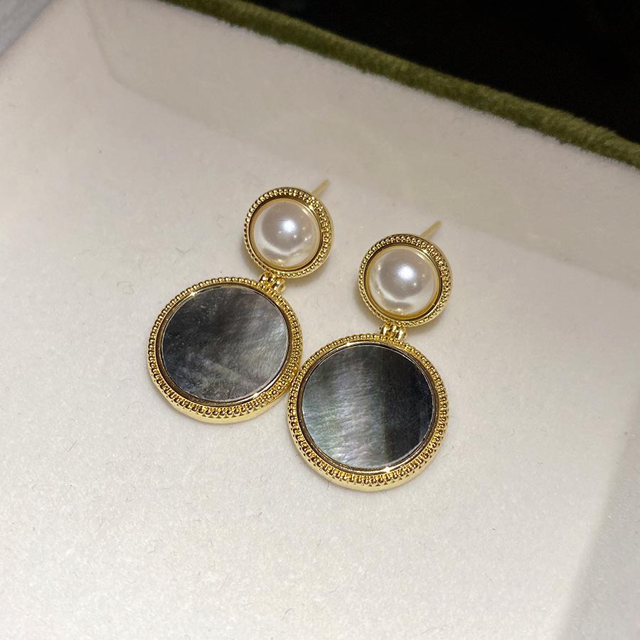 K real gold electroplated silver needle pearl round stud earrings new popular stud earrings light luxury high-end earrings women
K real gold electroplated silver needle pearl round stud earrings new popular stud earrings light luxury high-end earrings women