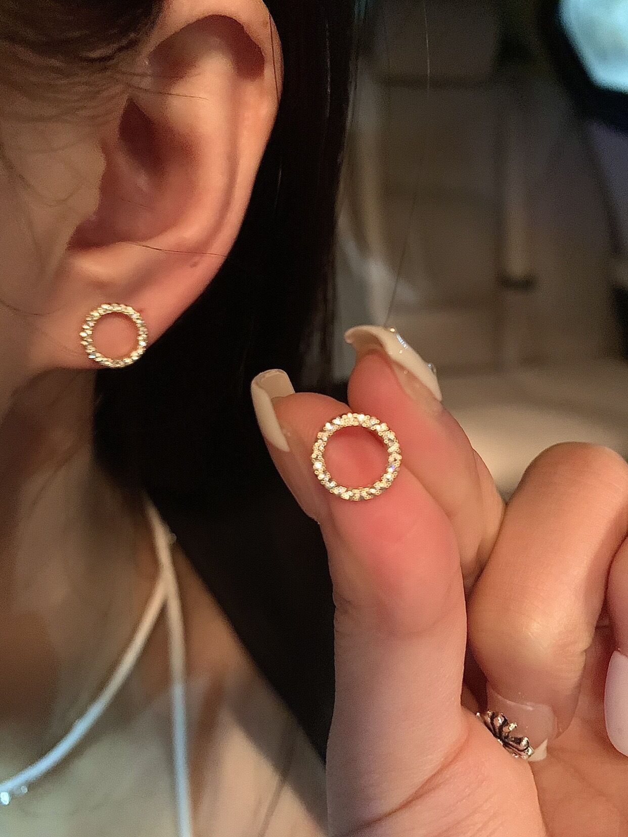 Silver needle zircon circle earrings niche personality simple high-end stud earrings small fashion temperament earrings women
Silver needle zircon circle earrings niche personality simple high-end stud earrings small fashion temperament earrings women