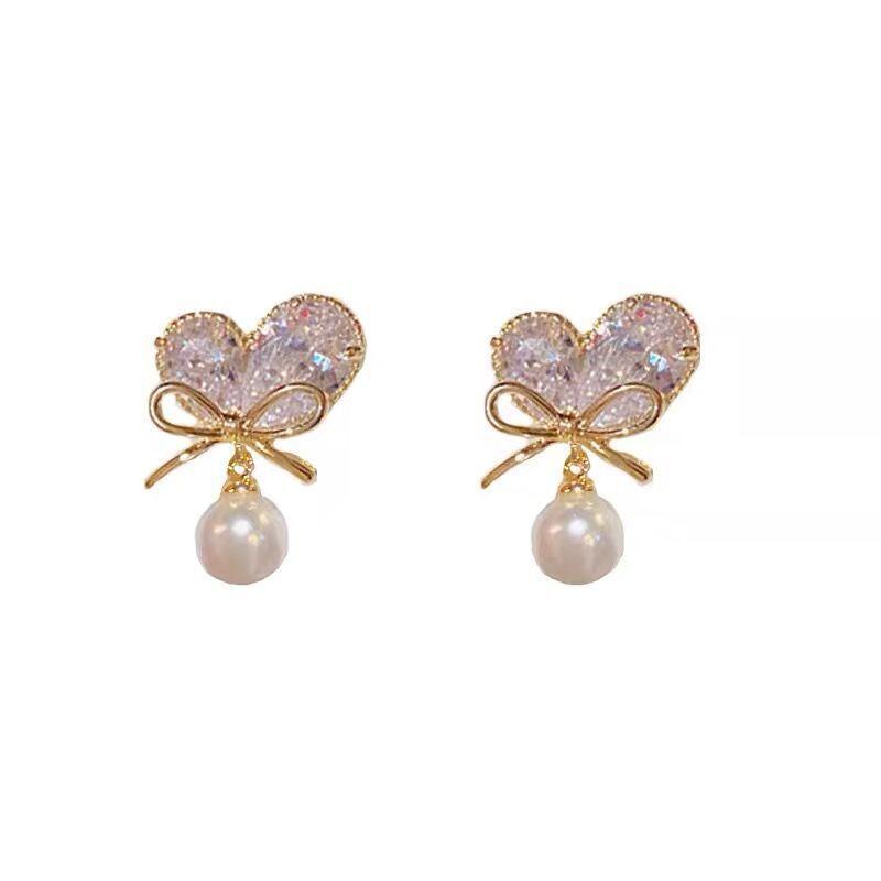 Fashion Bowknot Design Earrings with Heart-Shaped Crystals and Pearl Drop for Women Stylish Lightweight Jewelry Accessory золотой
Fashion Bowknot Design Earrings with Heart-Shaped Crystals and Pearl Drop for Women Stylish Lightweight Jewelry Accessory золотой
