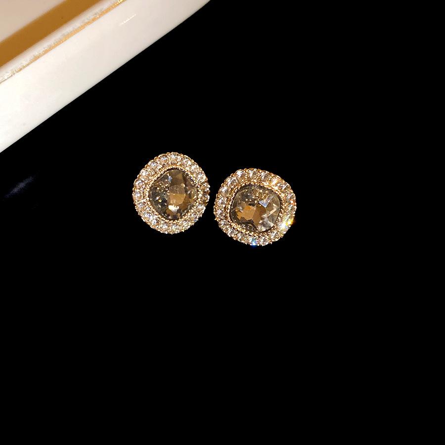 Silver Needle Korean Exquisite Diamond-set Round Earrings Light Luxury High-end Earrings Fashion Temperament Earrings Design Sense Niche
Silver Needle Korean Exquisite Diamond-set Round Earrings Light Luxury High-end Earrings Fashion Temperament Earrings Design Sense Niche