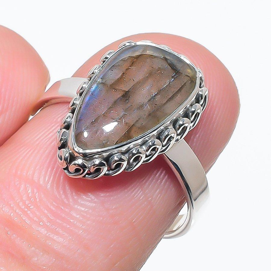 Natural Labradorite Gemstone Handmade 925 Solid Silver Jewelry Ring Size 7 W4y82
Natural Labradorite Gemstone Handmade 925 Solid Silver Jewelry Ring Size 7 W4y82