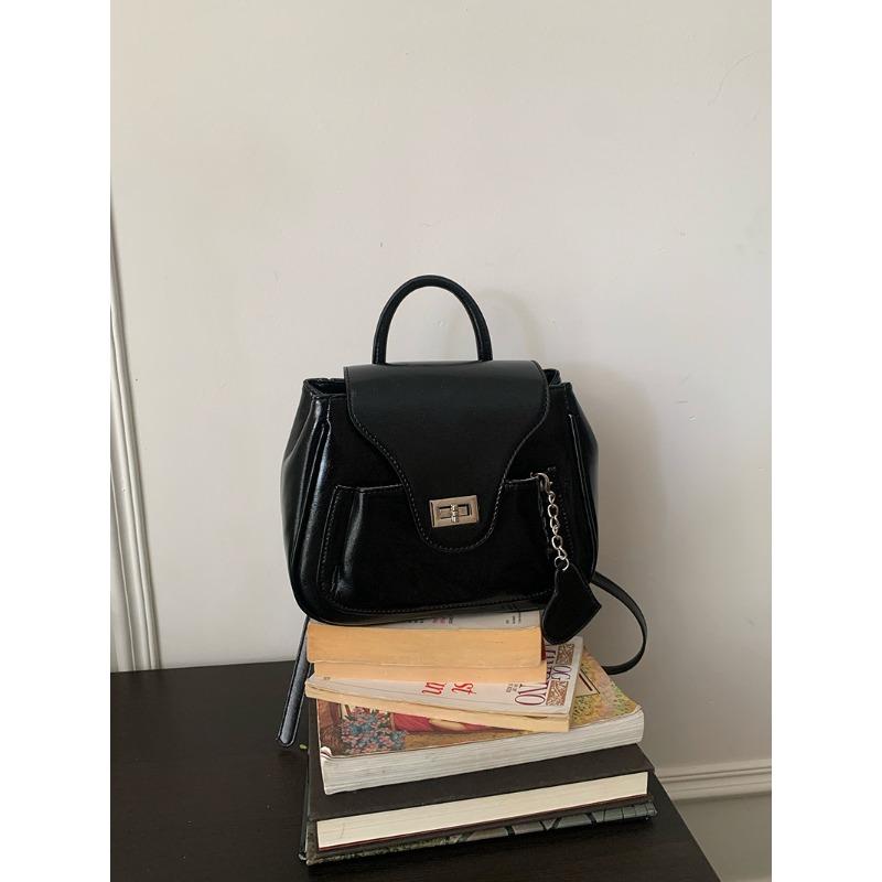 Korean New Niche Women s Bag Fashionable Oily Leather Silver Chain Backpack Simple Handbag Casual Backpack Trendy
Korean New Niche Women s Bag Fashionable Oily Leather Silver Chain Backpack Simple Handbag Casual Backpack Trendy