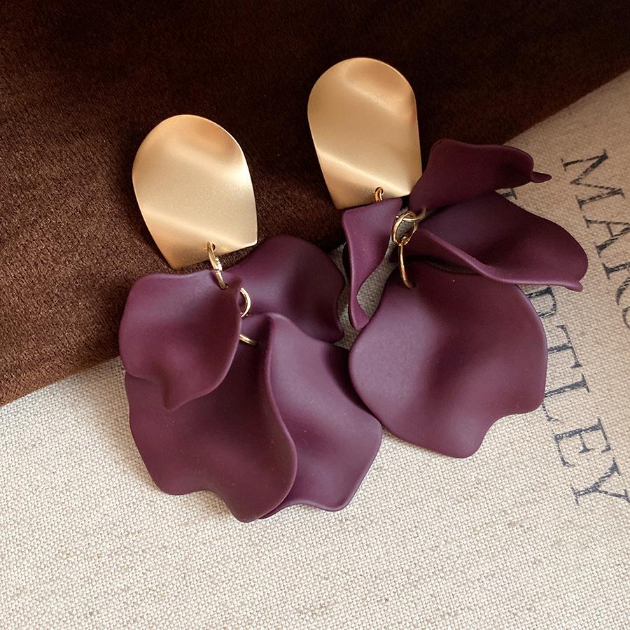 Silver needle acrylic irregular pleated pendant earrings European and American fashion temperament earrings niche high-end earrings women
Silver needle acrylic irregular pleated pendant earrings European and American fashion temperament earrings niche high-end earrings women