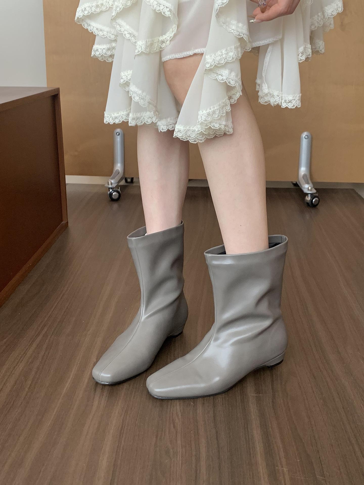 Нишевые черные ботильоны на низком каблуке, короткие ботинки, женская обувь 2025 осень, корейские ботинки Мартин с квадратным носком, французские маленькие ботильоны 39
Нишевые черные ботильоны на низком каблуке, короткие ботинки, женская обувь 2025 осень, корейские ботинки Мартин с квадратным носком, французские маленькие ботильоны 39