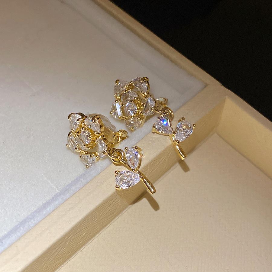K real gold electroplated zircon flower ear clips fashionable and exquisite earrings light luxury high-end earrings design sense niche
K real gold electroplated zircon flower ear clips fashionable and exquisite earrings light luxury high-end earrings design sense niche