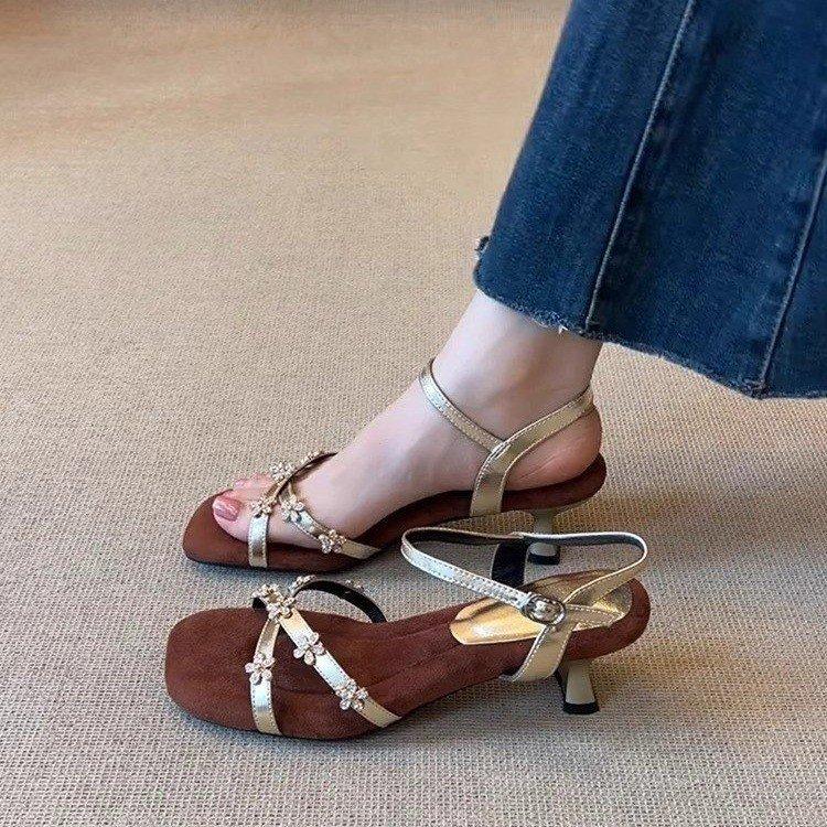 Soft leather version~ French rhinestone flower word with square head sandals femininity versatile casual skirt high heels summer 42 золотой
Soft leather version~ French rhinestone flower word with square head sandals femininity versatile casual skirt high heels summer 42 золотой