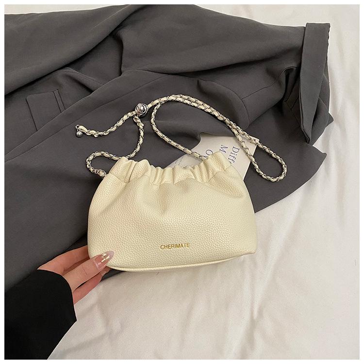 2025 spring new lychee pattern cloud chain women s gentle fashion versatile niche design trendy single shoulder oblique span bag белый
2025 spring new lychee pattern cloud chain women s gentle fashion versatile niche design trendy single shoulder oblique span bag белый