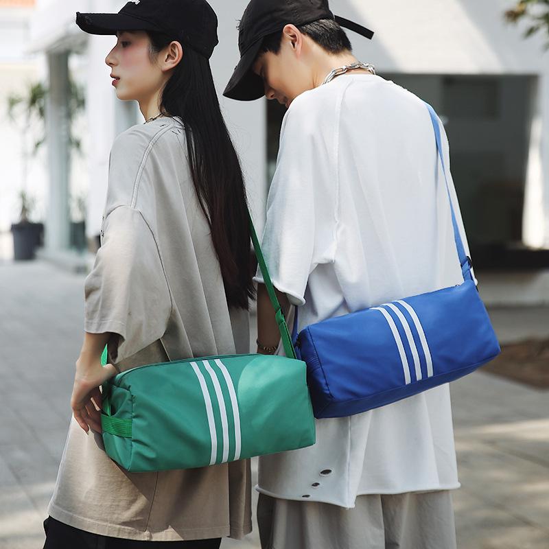 Fashion Striped Large Capacity Toast Bag Men s and Women s Casual Simple Crossbody Pillow Bag Trendy Couple Shoulder Bag one size fits all синій
Fashion Striped Large Capacity Toast Bag Men s and Women s Casual Simple Crossbody Pillow Bag Trendy Couple Shoulder Bag one size fits all синій