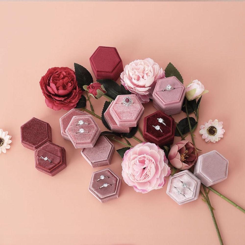 Luxury Rings Bearer Box Hexagon Jewelry Organizer Fashion Velvet Rings Holder Couple вино красного
Luxury Rings Bearer Box Hexagon Jewelry Organizer Fashion Velvet Rings Holder Couple вино красного