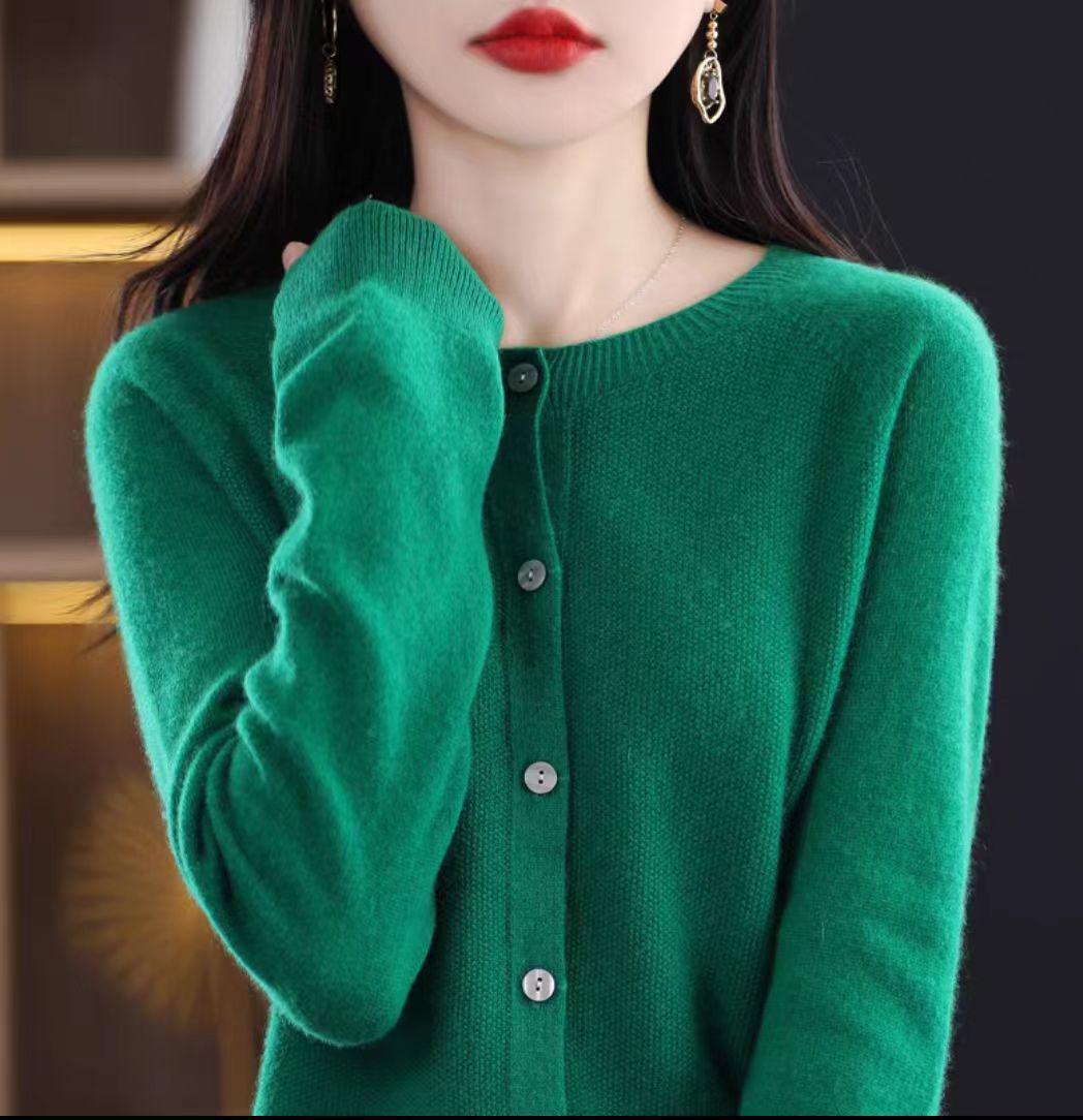 Women s Seamless Round Neck 100% Pure Wool Cardigan for Spring & Autumn M
Women s Seamless Round Neck 100% Pure Wool Cardigan for Spring & Autumn M