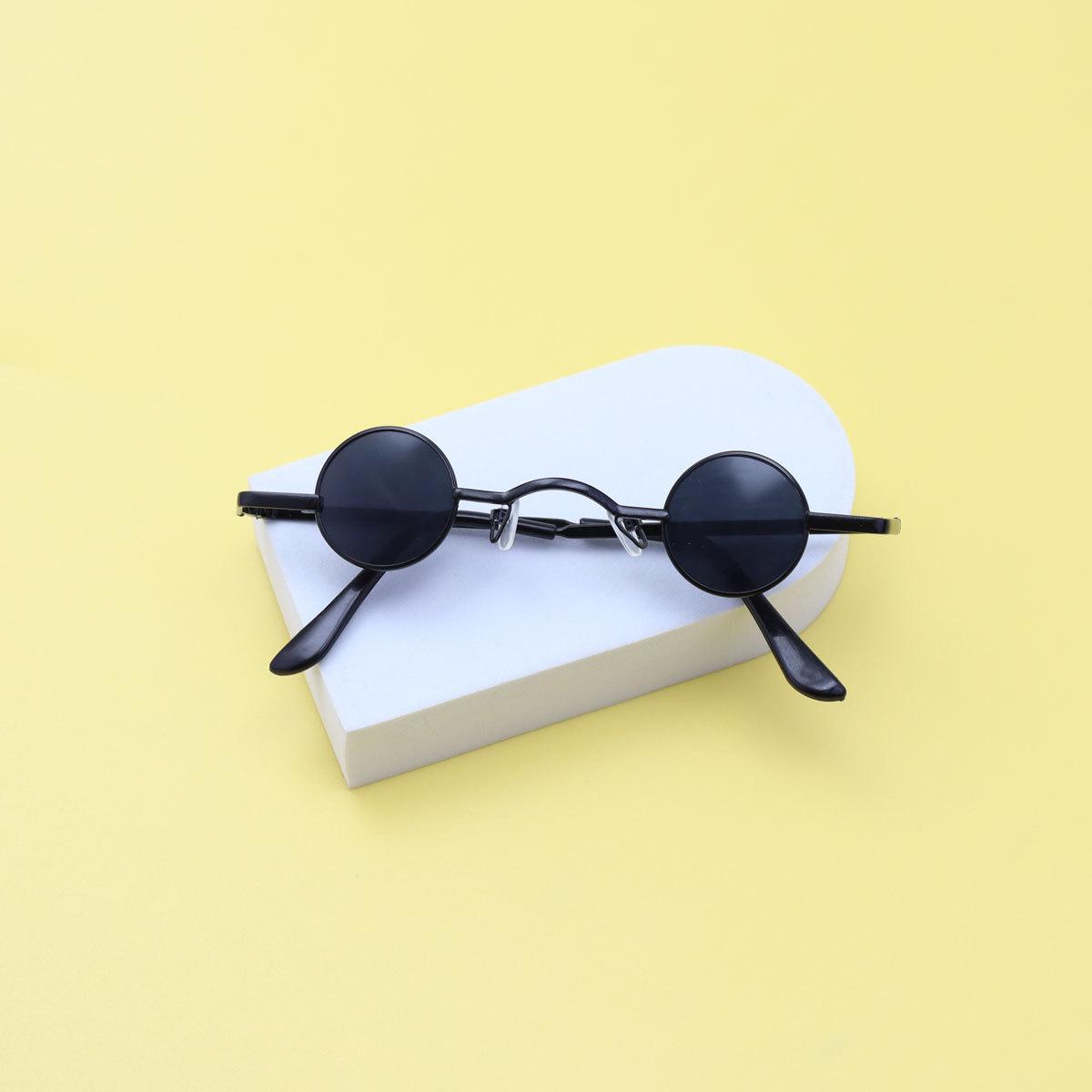 UV Protection Lightweight Comfortable Durable High Quality Retro Designer Style Alloy Metal Sun Glasses Hip-hop As shown in the figu
UV Protection Lightweight Comfortable Durable High Quality Retro Designer Style Alloy Metal Sun Glasses Hip-hop As shown in the figu