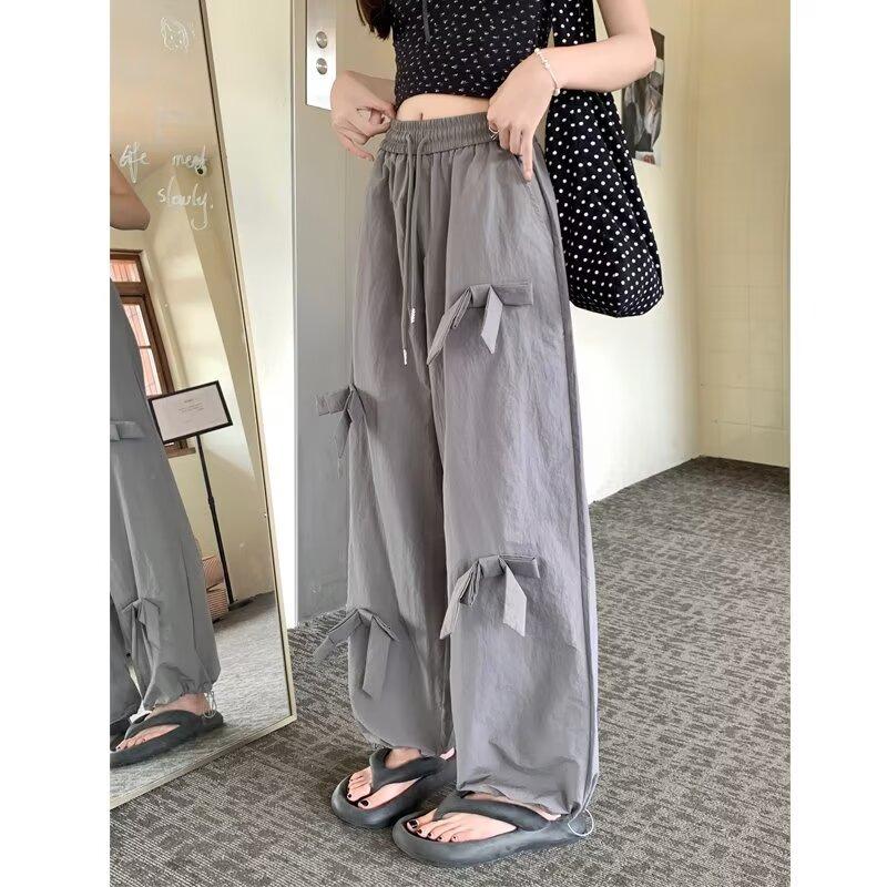 Новые летние рабочие брюки с высокой талией для женщин, быстросохнущие, облегающие, свободные, на кулиске, прямые, американские, трехмерный бант, спортивные брюки 3XL серый
Новые летние рабочие брюки с высокой талией для женщин, быстросохнущие, облегающие, свободные, на кулиске, прямые, американские, трехмерный бант, спортивные брюки 3XL серый