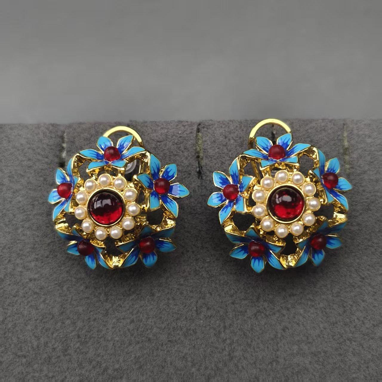 Medieval Chinese Style New Red Treasure Pearl Pink Gradient Enamel Flower Ball Earrings With A Retro Luxurious Charm
Medieval Chinese Style New Red Treasure Pearl Pink Gradient Enamel Flower Ball Earrings With A Retro Luxurious Charm