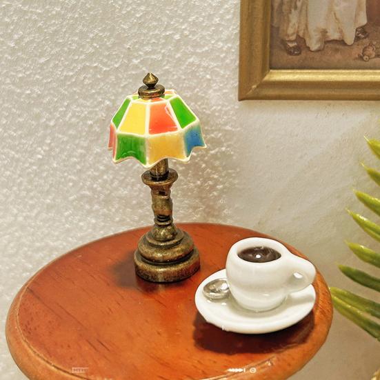 Fine Workmanship Desk Lamp Model Creative Delicate 1:12 Mini Pretend Play Toy світло-жовтого кольору
Fine Workmanship Desk Lamp Model Creative Delicate 1:12 Mini Pretend Play Toy світло-жовтого кольору