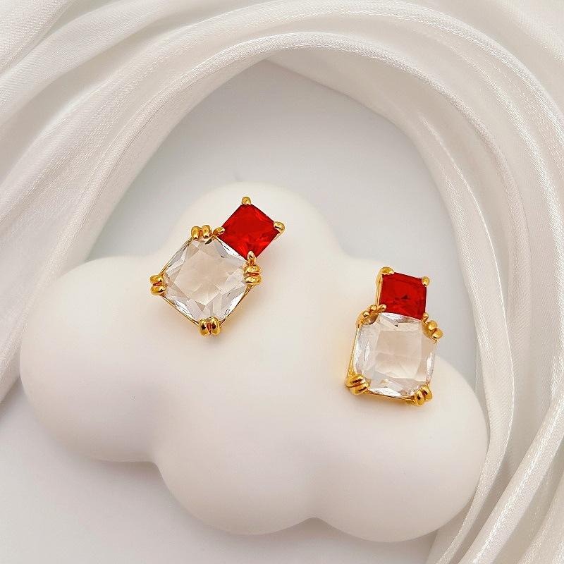 High Sense Super Shining Zircon Stud Earrings Light Luxury Fashion Gentle Elegance Temperament Stud Earrings Commuter Versatile Earrings Women
High Sense Super Shining Zircon Stud Earrings Light Luxury Fashion Gentle Elegance Temperament Stud Earrings Commuter Versatile Earrings Women