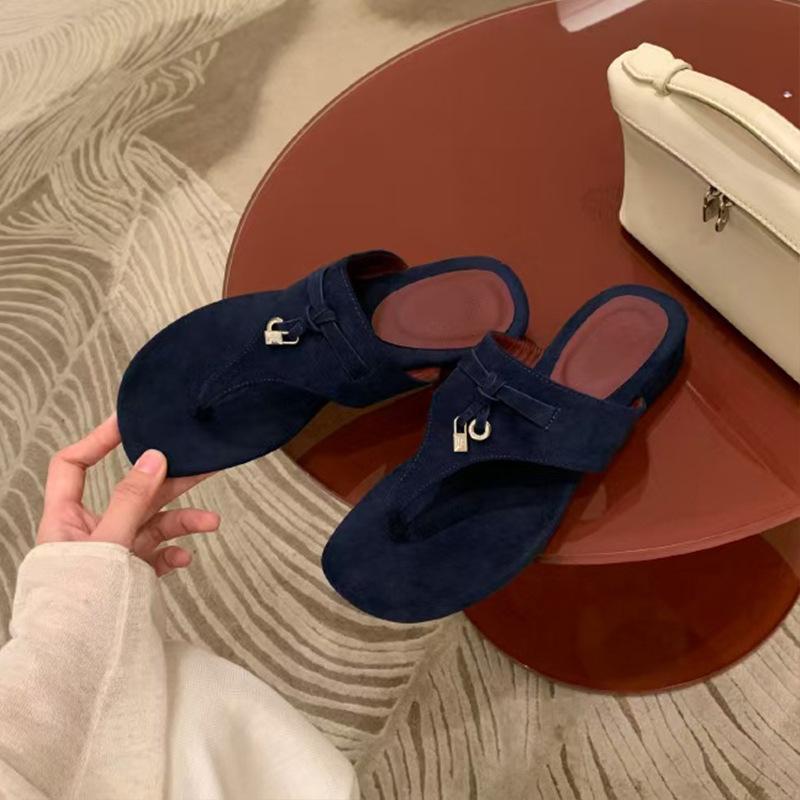 Sheepskin version of grape mother, the same French temperament flip-flops, women s summer toe tassel, low-heeled cool slippers 40
Sheepskin version of grape mother, the same French temperament flip-flops, women s summer toe tassel, low-heeled cool slippers 40
