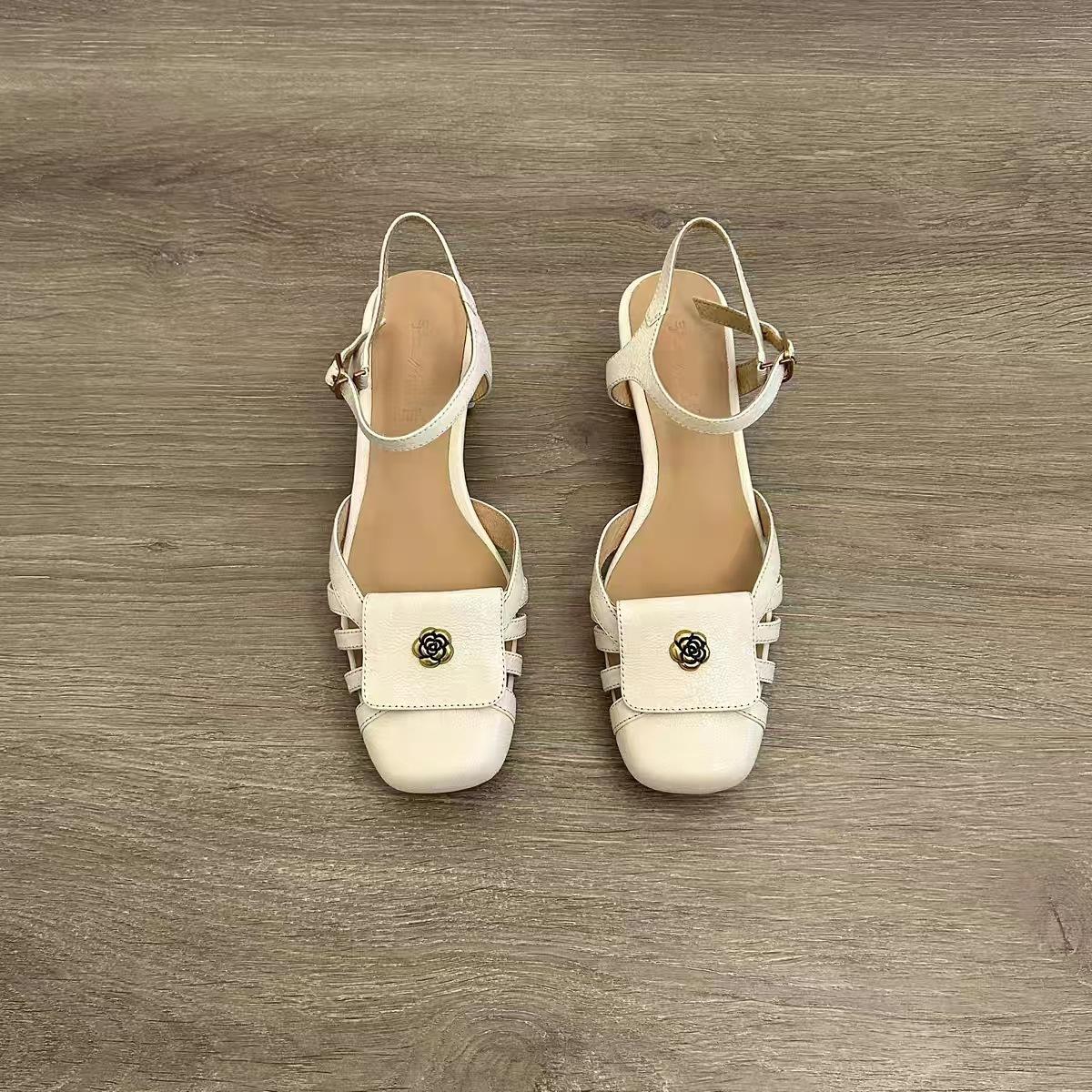 Cowhide version~ Retro camellia square head thick heel bag head genuine leather sandals women s soft-soled sandals 35
Cowhide version~ Retro camellia square head thick heel bag head genuine leather sandals women s soft-soled sandals 35