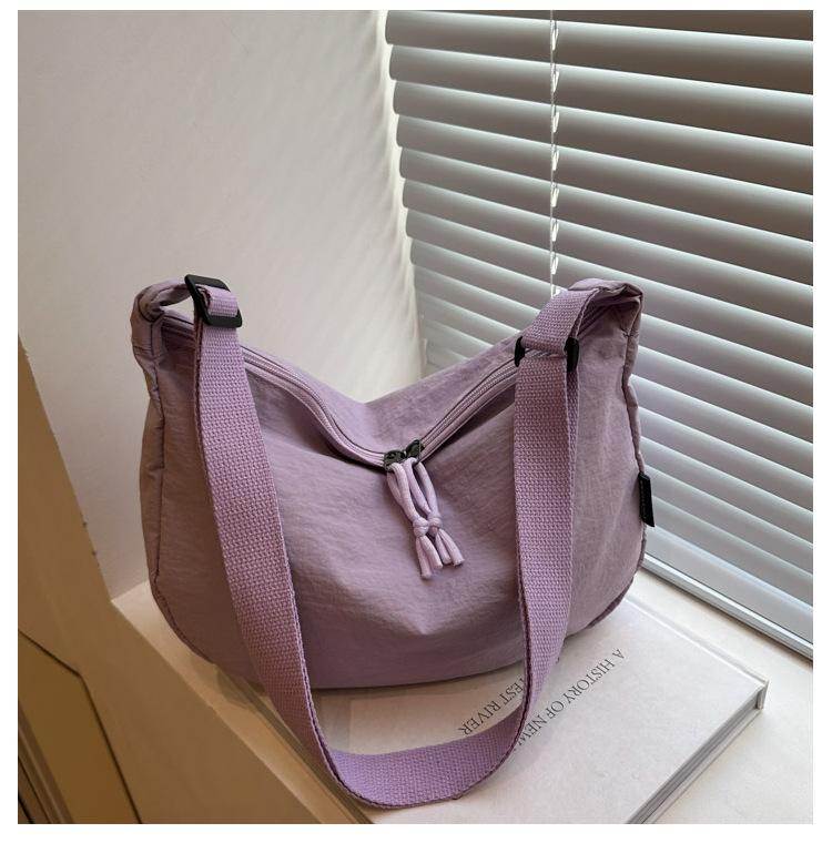 Casual Women s Nylon Shoulder Bag Commuter Large Capacity Ladies Tote Handbags Solid Color Female Portable Hobos Crossbody Bags
Casual Women s Nylon Shoulder Bag Commuter Large Capacity Ladies Tote Handbags Solid Color Female Portable Hobos Crossbody Bags