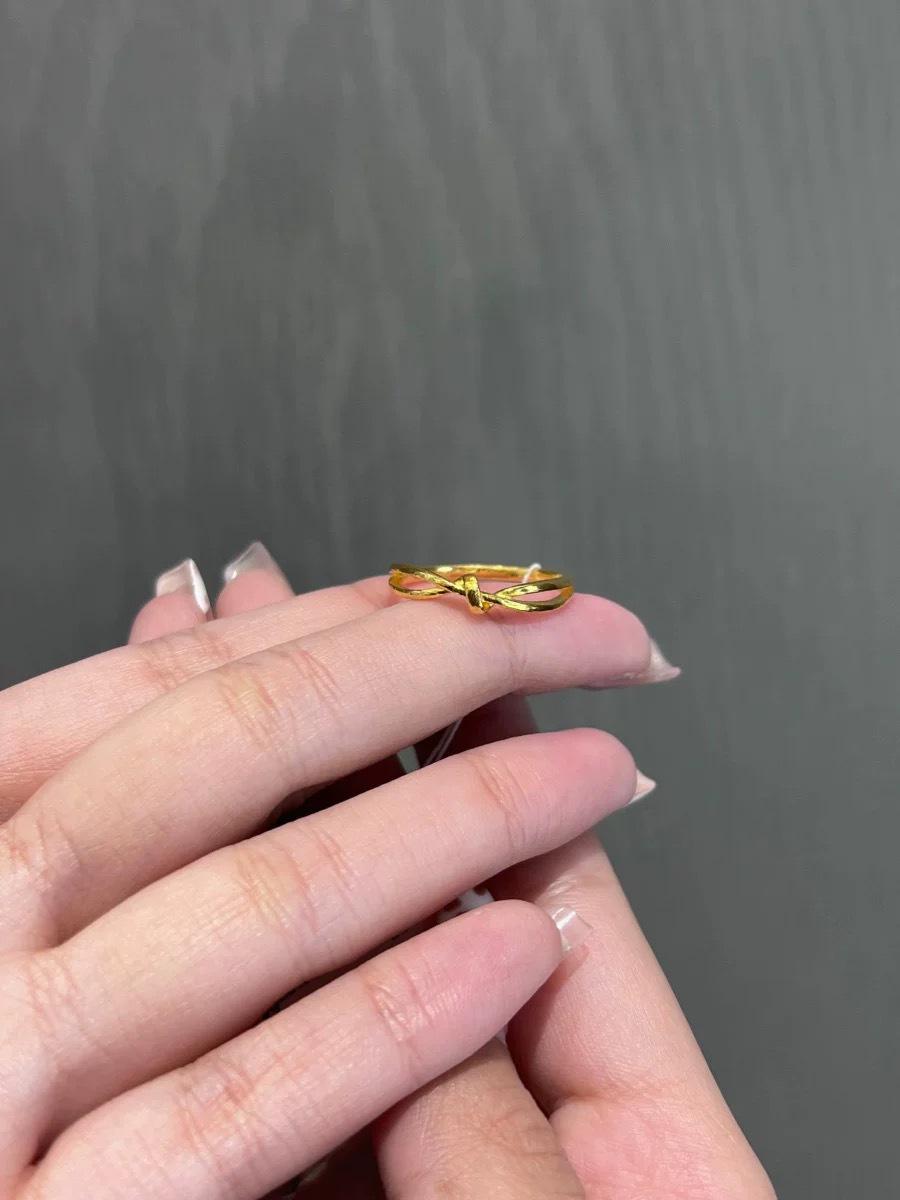 Women s Adjustable Entwined Knot Ring - Simple Temperament Jewelry Piece
Women s Adjustable Entwined Knot Ring - Simple Temperament Jewelry Piece