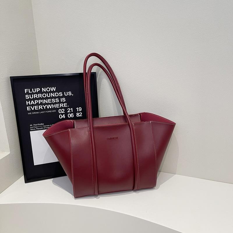 Вместительная ретро-сумка женская универсальная новая модная сумка через плечо повседневная сумка-тоут с крыльями для поездок красный
Вместительная ретро-сумка женская универсальная новая модная сумка через плечо повседневная сумка-тоут с крыльями для поездок красный