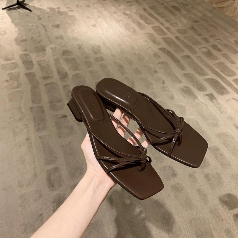 New sheepskin version~ French evening wind square head thin belt flat bottom cool slippers women s summer wear simple foot-pinching flip-flops 40
New sheepskin version~ French evening wind square head thin belt flat bottom cool slippers women s summer wear simple foot-pinching flip-flops 40