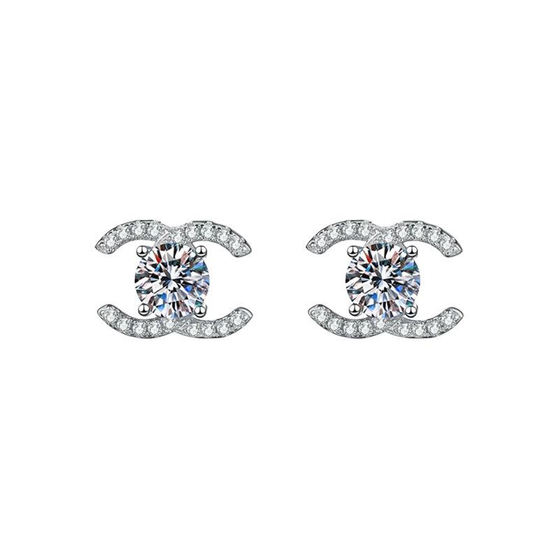 925 Sterling Silver Double C Necklace for Women , Classic Fashion Light Collarbone Chain with 1 Carat Moissanite Pendant 925 золотой
925 Sterling Silver Double C Necklace for Women , Classic Fashion Light Collarbone Chain with 1 Carat Moissanite Pendant 925 золотой