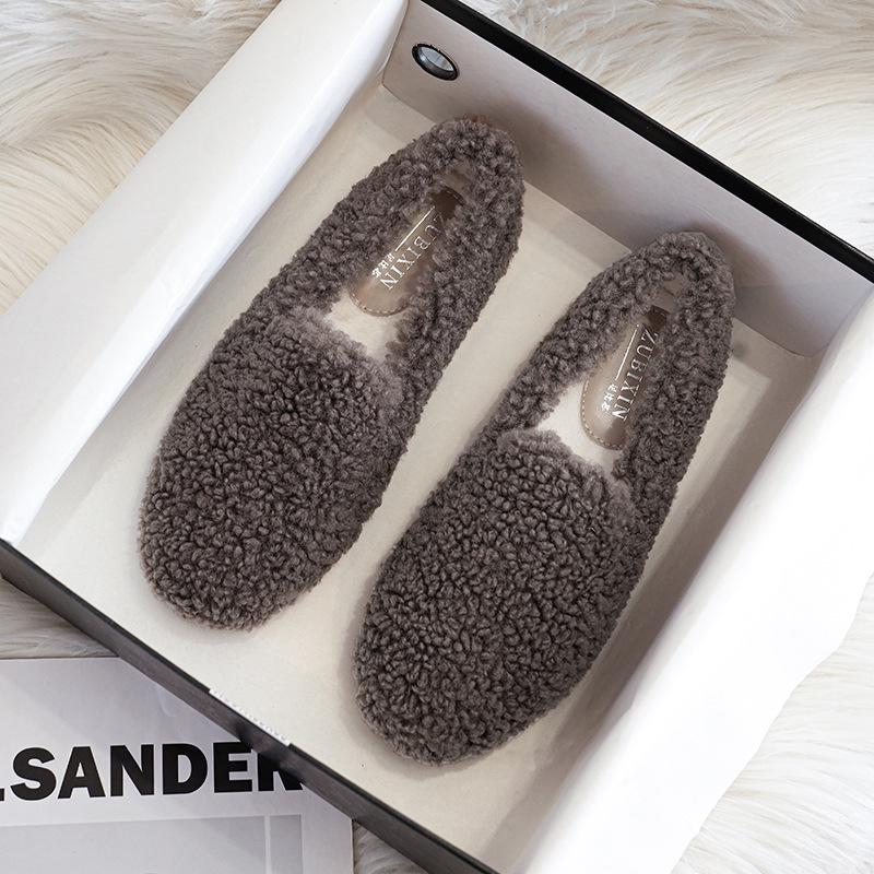 Женские мохнатые лоферы из бархата и овечьей шерсти на осень/зиму 2025 года, большие размеры 41-43. 42 хаки
Женские мохнатые лоферы из бархата и овечьей шерсти на осень/зиму 2025 года, большие размеры 41-43. 42 хаки