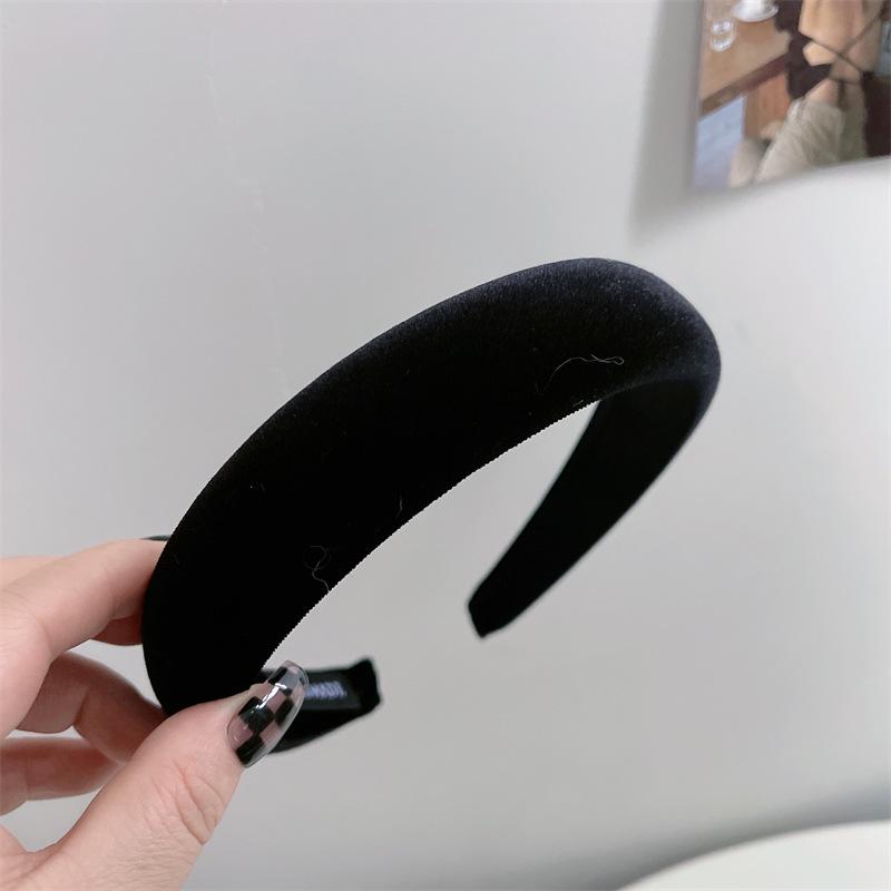 Velvet Headband: Retro French Style for Autumn/Winter, Perfect for Face Washing and High Skull Top Hair Ties. чорний
Velvet Headband: Retro French Style for Autumn/Winter, Perfect for Face Washing and High Skull Top Hair Ties. чорний