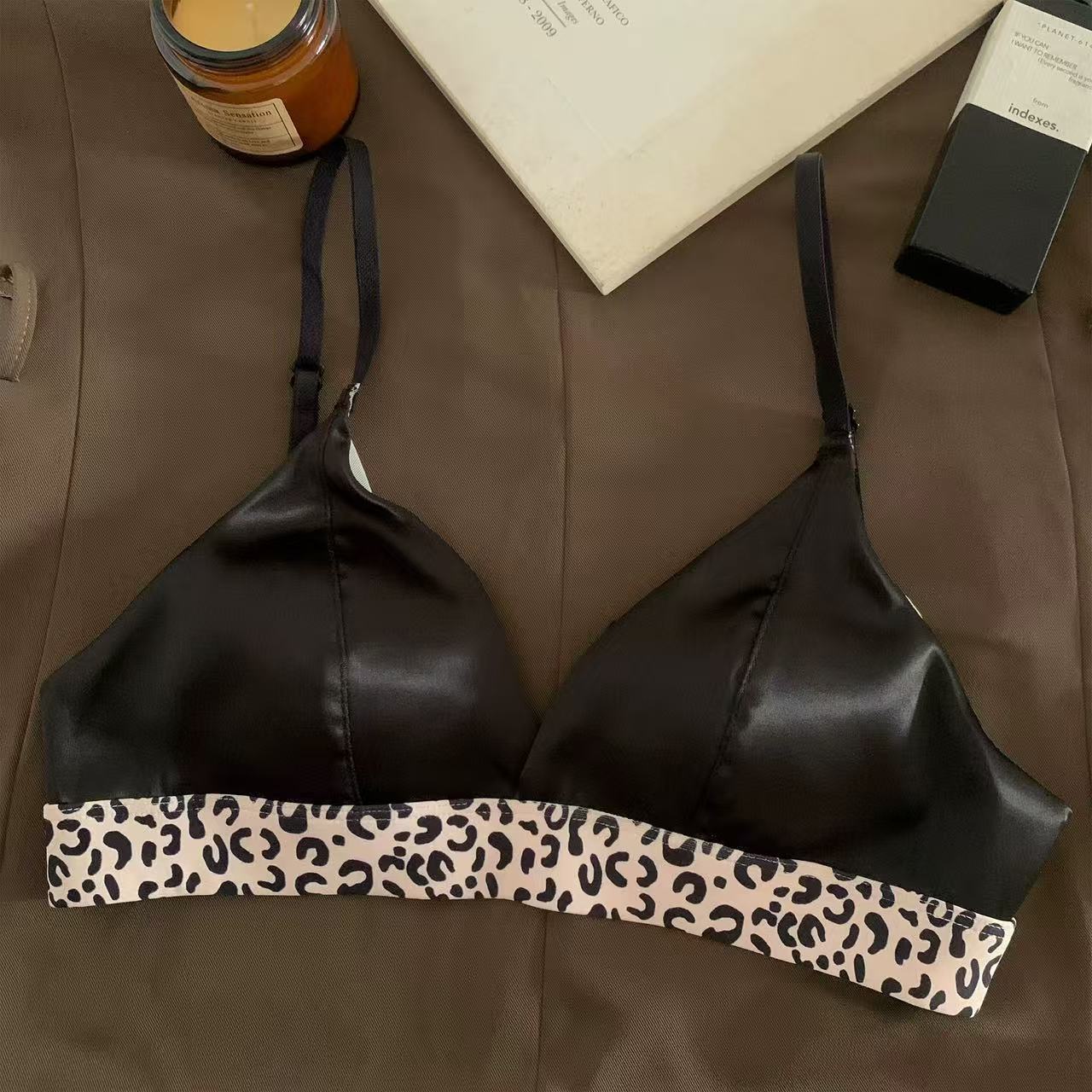 Sexy leopard print satin skin-friendly and breathable small breasts gather anti-sagging thin back bra 1111 new 32/70ABC чёрный
Sexy leopard print satin skin-friendly and breathable small breasts gather anti-sagging thin back bra 1111 new 32/70ABC чёрный