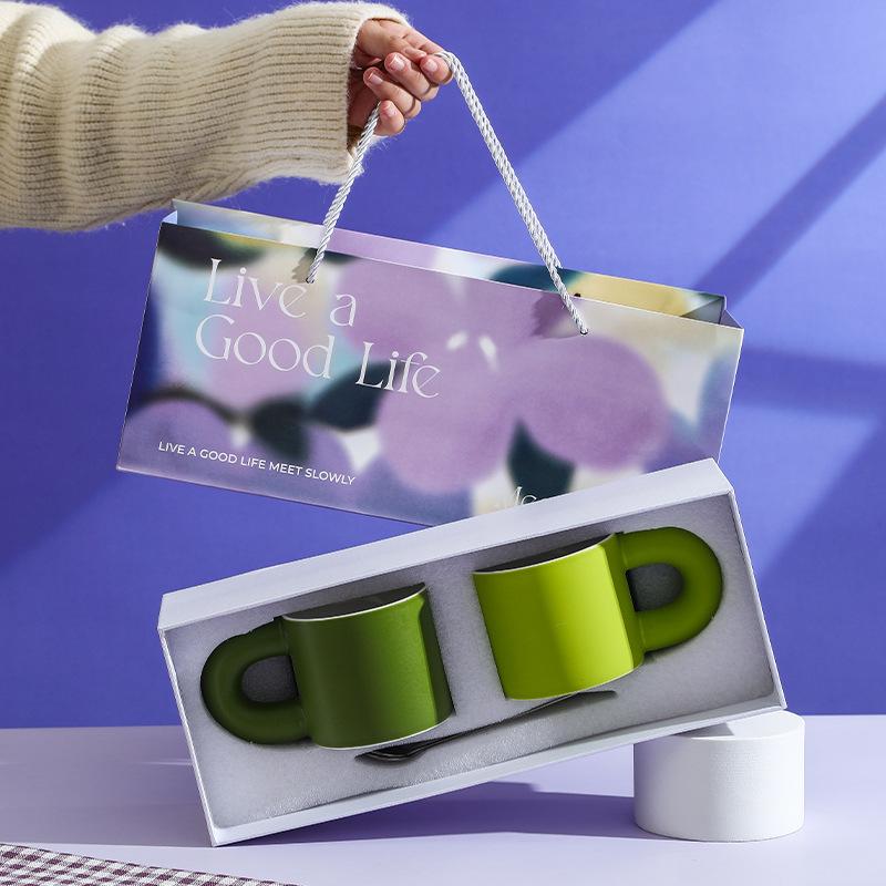 Жить хорошо с керамическими парами с чашкой Рождественская кружка Набор подарочной коробки Подарки Высокоценная чашка для воды Сувенир 301-400ml