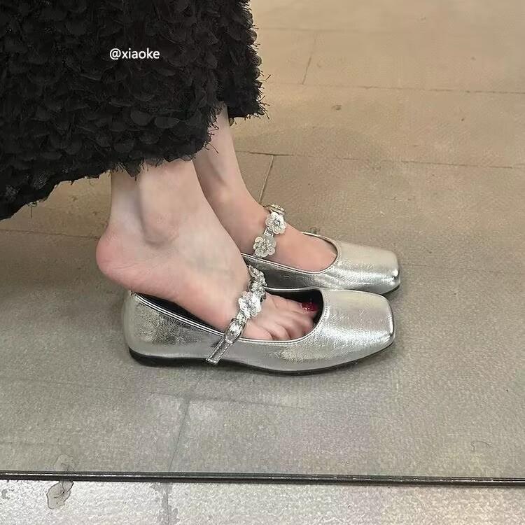 2025 new French square head flat sole shoes femininity niche flowers word with silver Mary Jane shoes ladyshoes 40 серебряный
2025 new French square head flat sole shoes femininity niche flowers word with silver Mary Jane shoes ladyshoes 40 серебряный