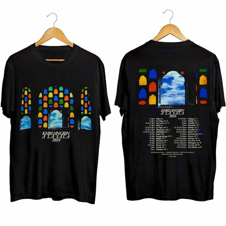 Футболка из плотного хлопка 300GSM, рубашка Khruangbin A la Sala Tour, рубашка для фанатов группы Khruangbin, рубашка для концертов Khruangbin, рубашка для концертов A la Sala, футболка Khruangbin
Футболка из плотного хлопка 300GSM, рубашка Khruangbin A la Sala Tour, рубашка для фанатов группы Khruangbin, рубашка для концертов Khruangbin, рубашка для концертов A la Sala, футболка Khruangbin