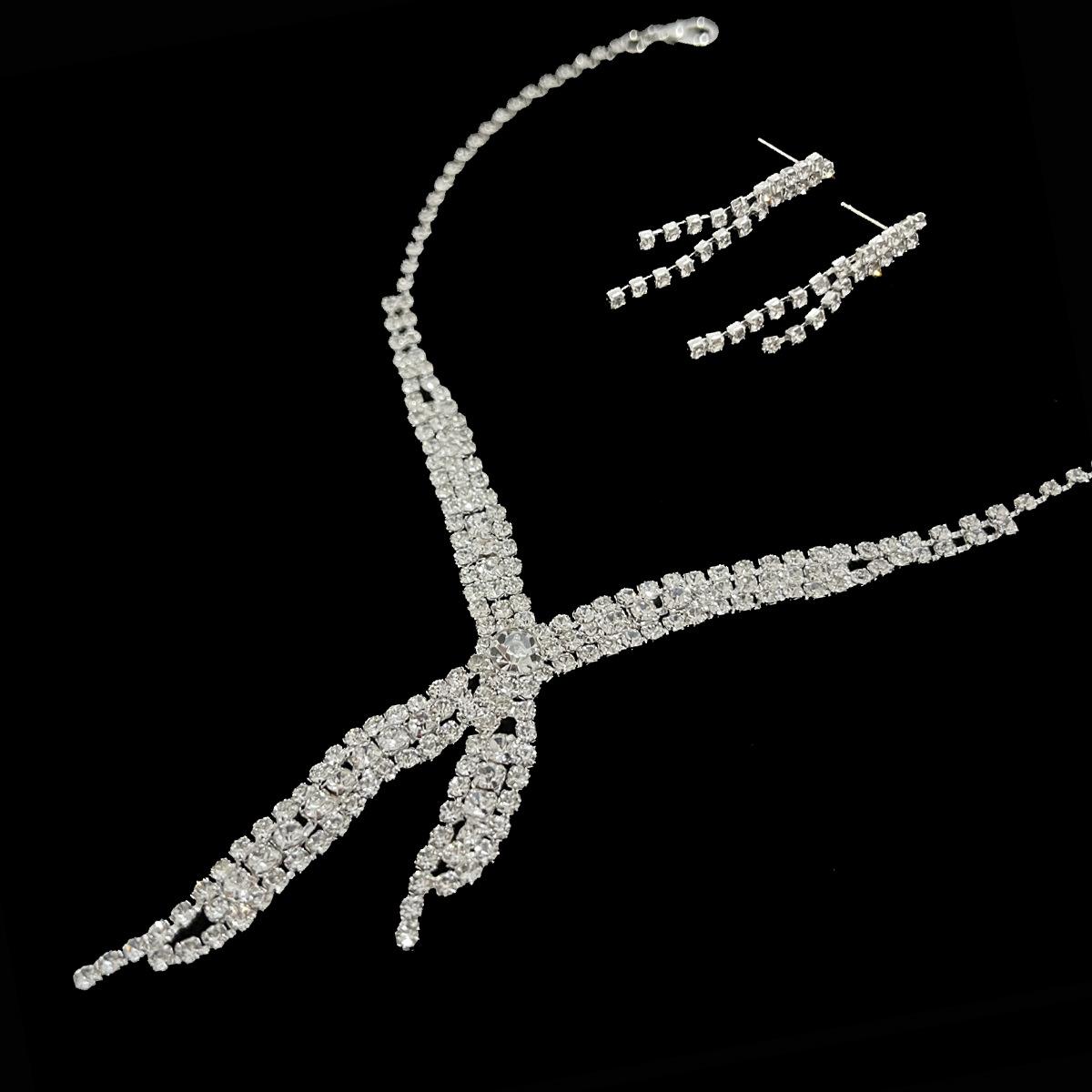 Новый темперамент, свадебное ожерелье с бриллиантами, серьги, комплект из двух предметов, свадебные банкетные украшения, свадебное платье, свадебные аксессуары белый
Новый темперамент, свадебное ожерелье с бриллиантами, серьги, комплект из двух предметов, свадебные банкетные украшения, свадебное платье, свадебные аксессуары белый