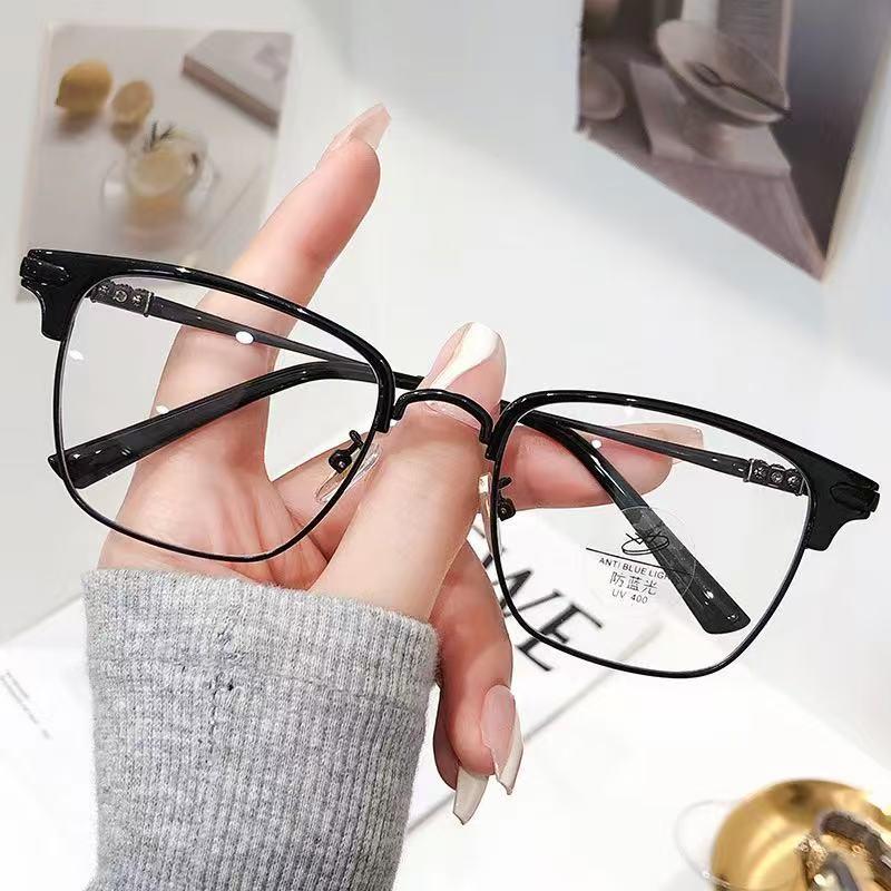 RK200 Ultra-Light Retro Myopia Glasses - Anti-Blue Light Black Frame for Men & Women No Degree
RK200 Ultra-Light Retro Myopia Glasses - Anti-Blue Light Black Frame for Men & Women No Degree